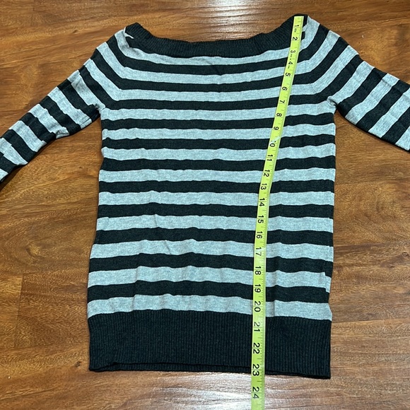 Forever 21 1/4 sleeve Sweater Shirt light weight - Picture 7 of 7